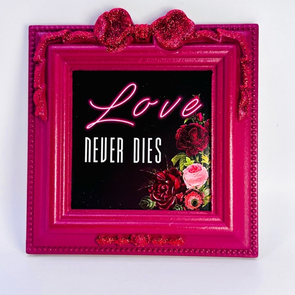 “Love Never Dies” Framed Picture Wall Decor Sign Plague 5.5” x 5.5” - Picture 1 of 2